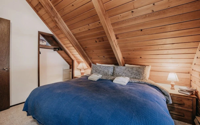 35sl - Air Conditioning - Pets Ok - Fireplace - Sleeps 6 3 Bedroom Home by RedAwning