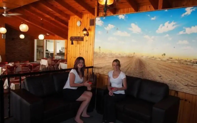 Lightning Ridge Outback Resort & Caravan Park