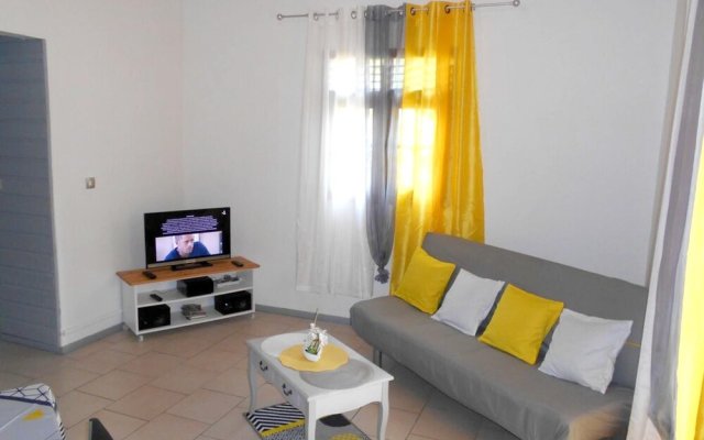 House With 2 Bedrooms in Deshaies, With Enclosed Garden and Wifi - 400