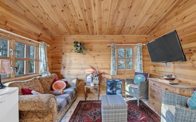 Lodge in Suffolk Near Scenic Trails