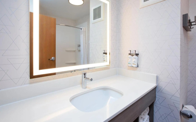 Holiday Inn Express & Suites Buffalo by IHG