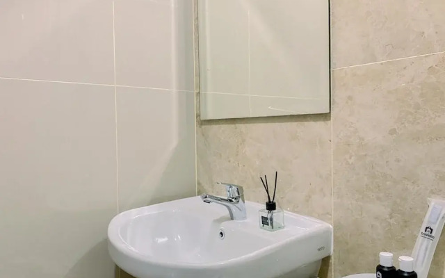 Good And Homey Studio Apartment At Transpark Cibubur