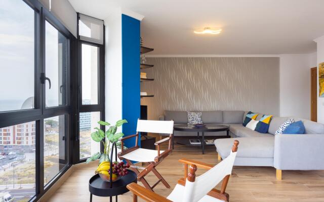 Home2Book Stunning Santa Cruz City Views