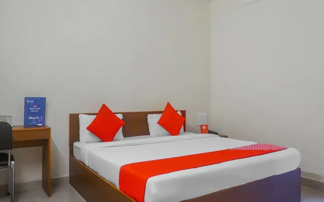 OYO 11551 Hotel Pioneer 2