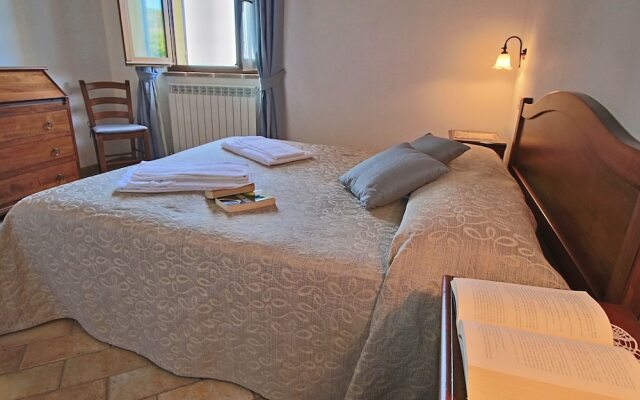 Spacious Farmhouse in Trevi With Swimming Pool