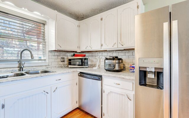 Pet-friendly Hiawassee Cabin w/ Lake Views & Sauna