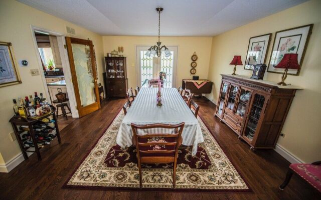 Moonstone Manor Bed & Breakfast