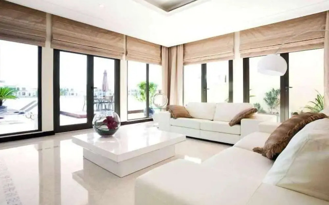 The Palm Jumeirah Villas - Frond E by Kennedy Towers