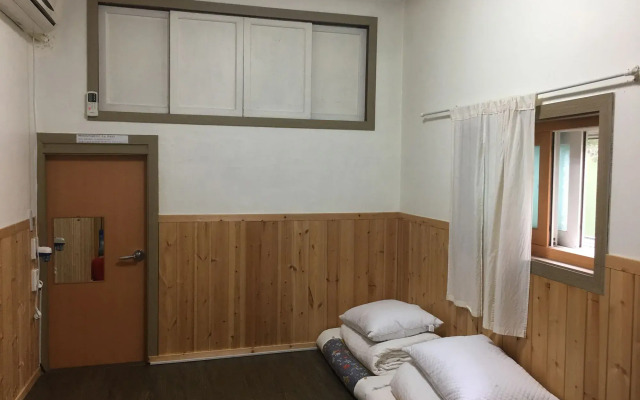 Momojein Guest House - Hostel