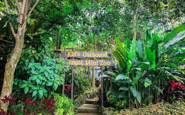 Royal Caravan Hotel Trawas