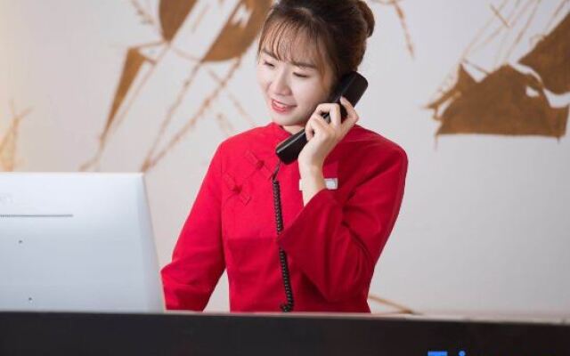 QIANNA HOTEL (Xinxiang Hualan Avenue Pangdonglai Shopping Plaza)