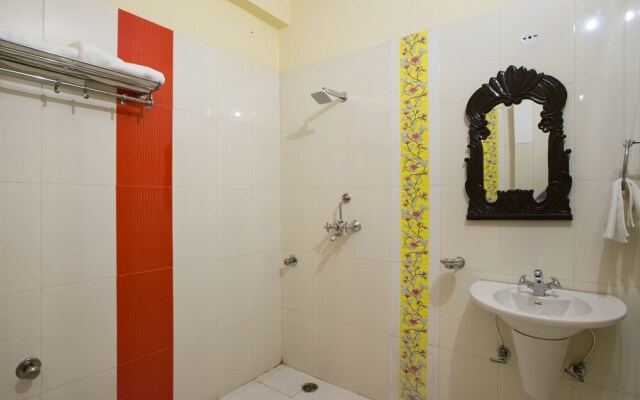 Capital O 11204 Hotel Rg Palace