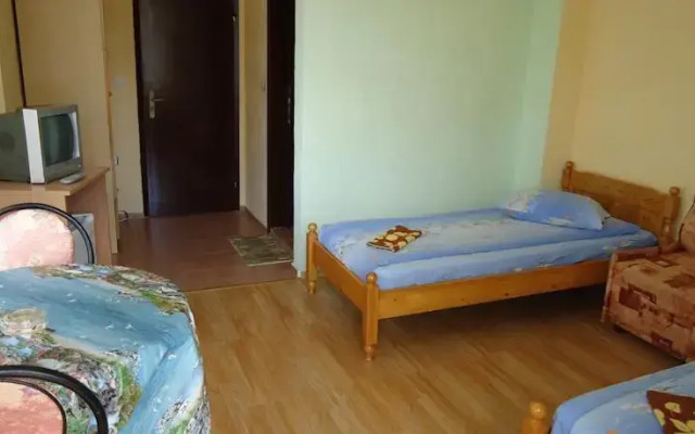 Kazlarov Guest House