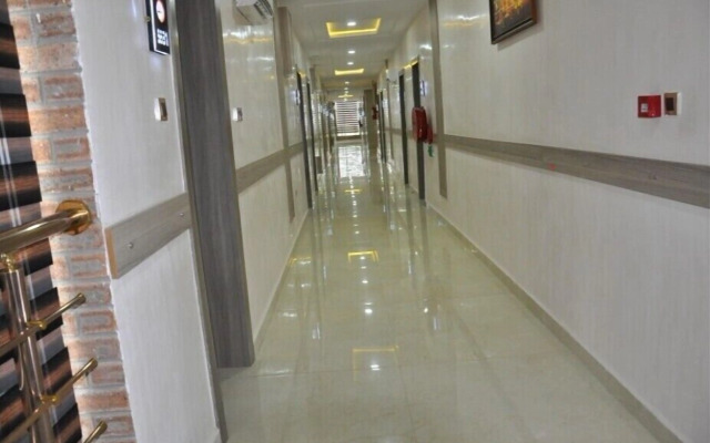 Springhill Hotel & Suites