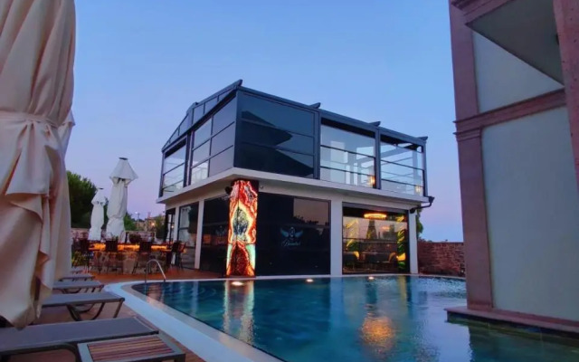 Cunda Baradiel Hotel