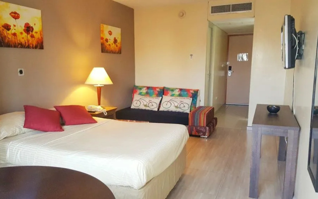 E M City Hotel Curacao