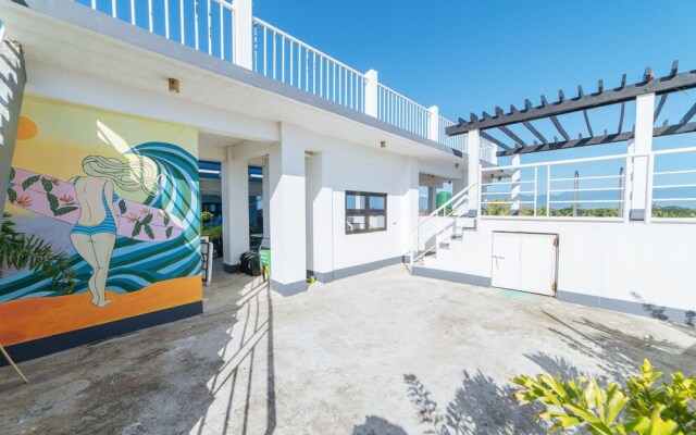 Endless Summer Hotel by RedDoorz