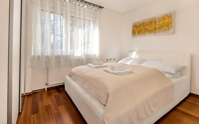 Four Seasons Apartment - FREE PARKING