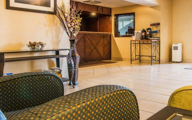 Comfort Inn Whitehall near Michigan's Adventure