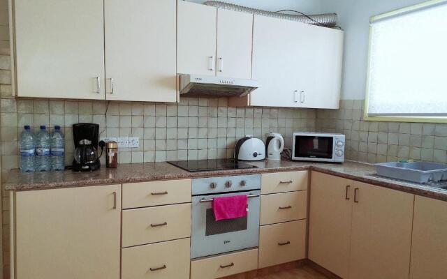 Coral Bay Villa .5 bedrooms.1 minute walk to the beach