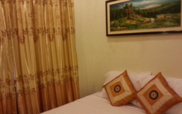Moon River Guesthouse & Restaurant