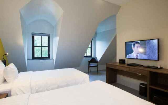 The Twin Hotel