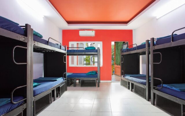 Hangout Hostel HCM