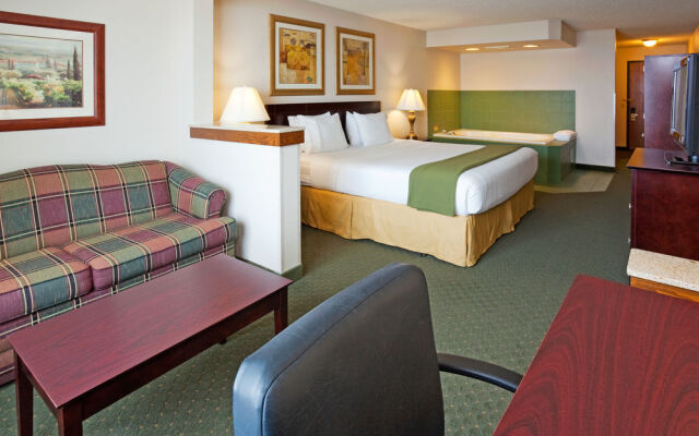 Holiday Inn Express Hotel & Suites Oshkosh Stateroute 41