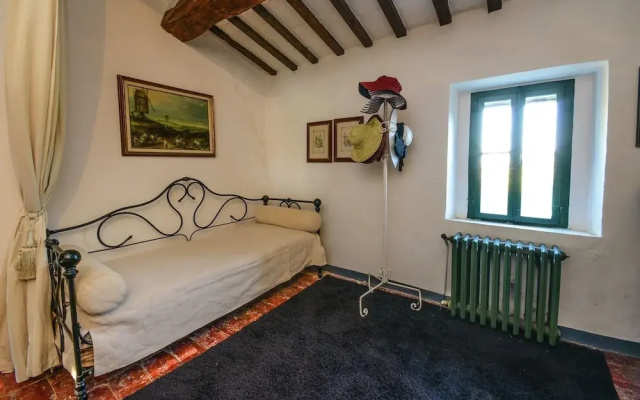 Cottage in Montefiore Near Forest and Beach