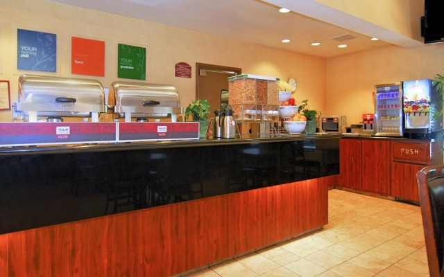 La Quinta Inn & Suites by Wyndham Memphis I-240