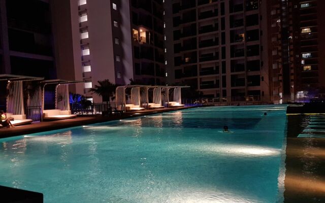 D'Latour Condo by LL