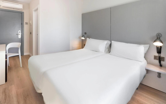 Hotel ILUNION Valencia 4