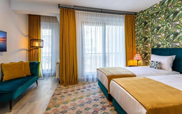 Green Parrot Hotel