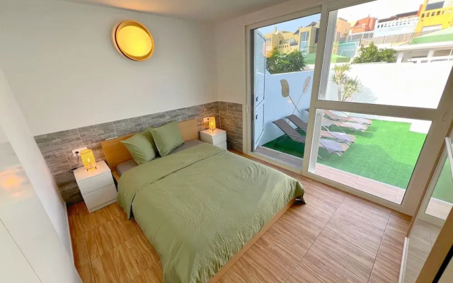 Sea View Bungalow with Communal Pool