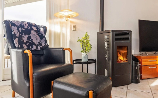 6 Person Holiday Home in Bogense