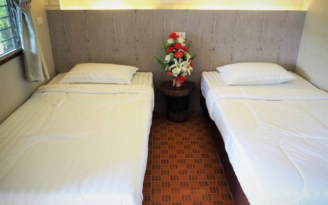 T T Hostel Kanchanaburi