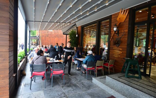 Inanlar Deluxe Hotel & Bungalow