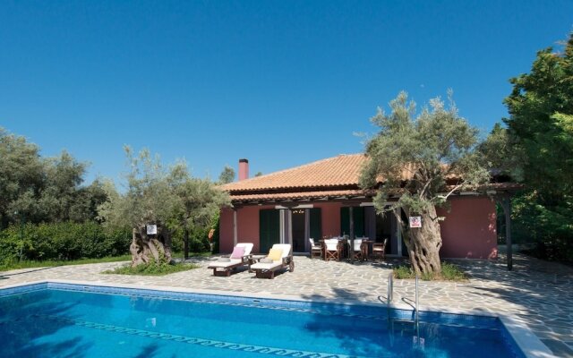 Mousses Villas - Villa Castor - A Detached Three-bedroom Villa With Private Pool and Access to Childcare Facilities