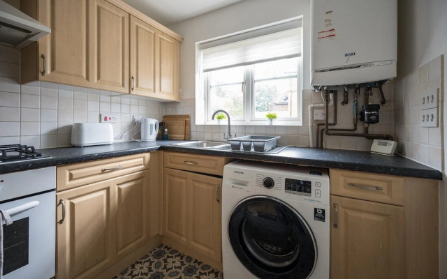 House-sleeps7-parking-garden-sportschannels