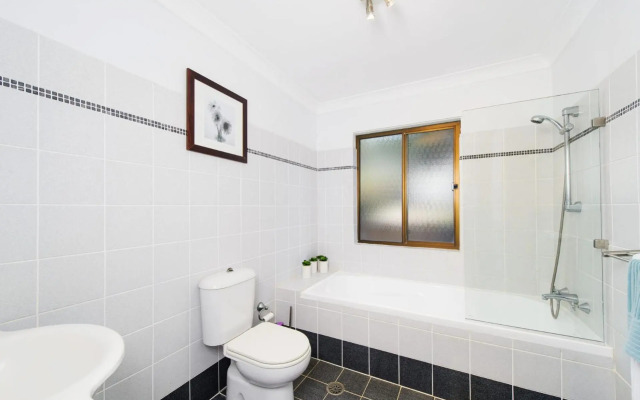 BONNY BEACH HOUSE - Holiday Accomodation with Pool