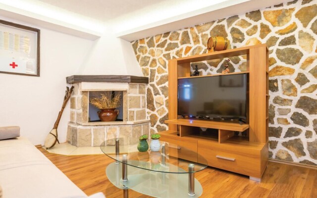 Beautiful Home in Makarska With Wifi and 1 Bedrooms
