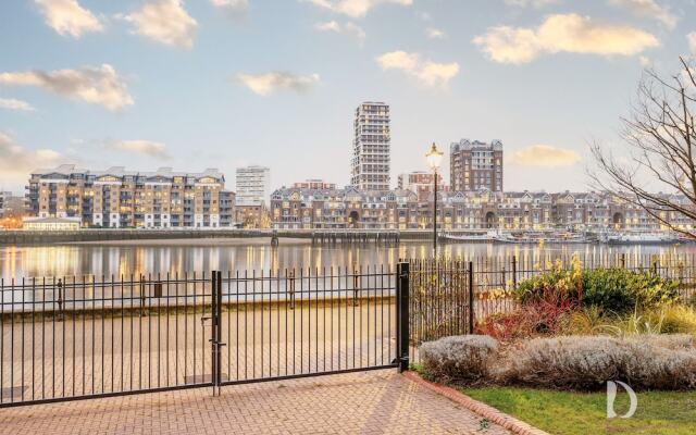 Beautiful 1 Bed on the River