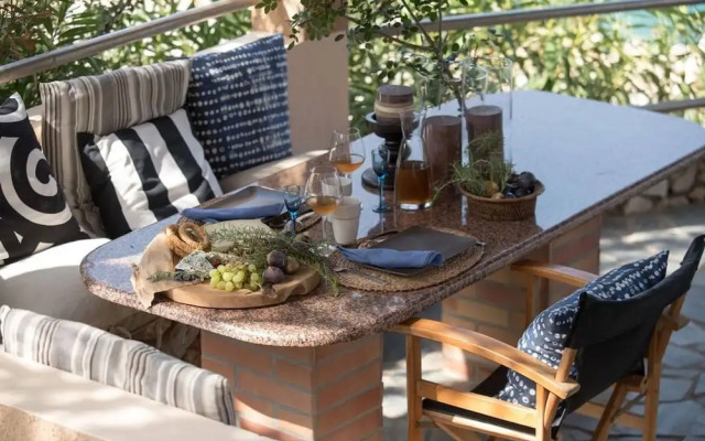 Luxury Seaview Apartment, 60sec Walk To Beach!