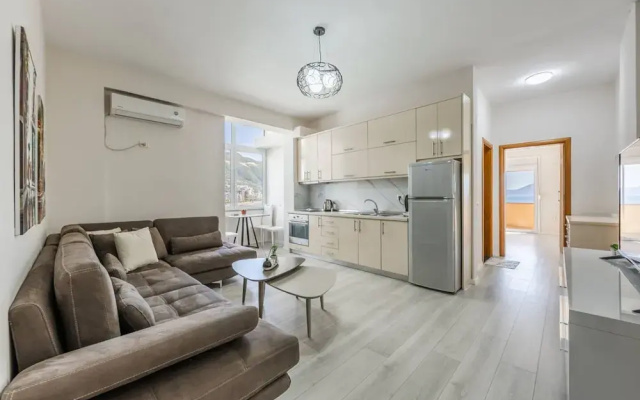 Beachfront Apartment - Near Beach City