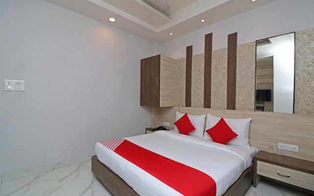 Oyo Flagship 29055 Megha Inn Charbagh