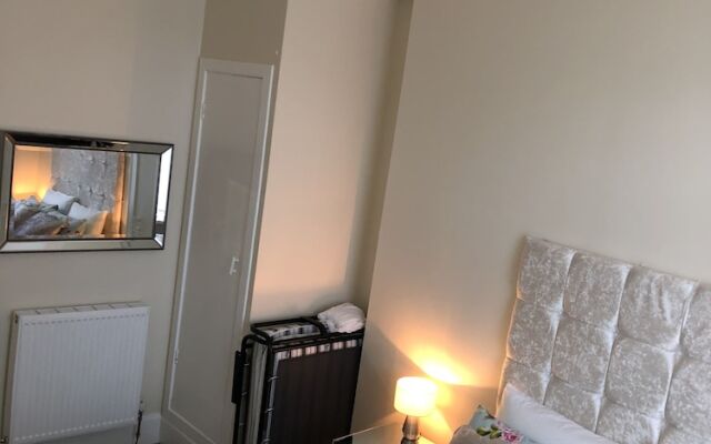 Ground Floor Apartment near GLA Airport