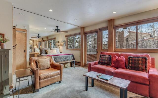 Laurelwood Condominiums Studio Premier Unit 305