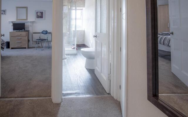 Dragons Den - 2 Bedroom Apartment - Tenby