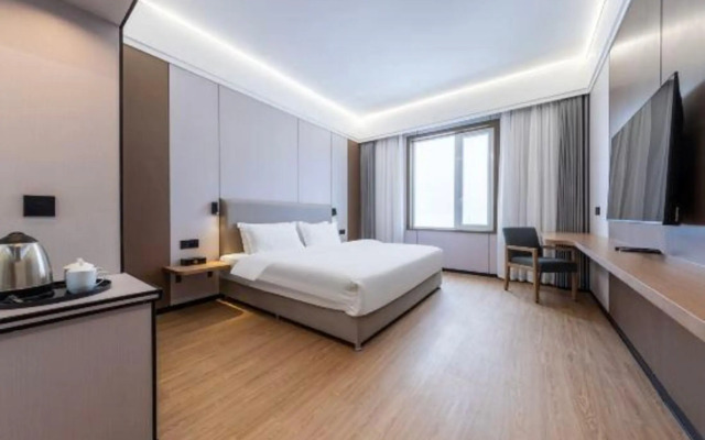 Xiling Snow Mountain Maple Leaf Hotel
