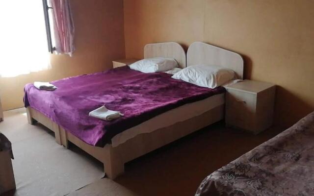 Nadiani Guesthouse